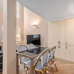 Guestready - Beige Barley Near Museum