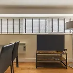 Modern 1 Bed Attic Apartment In Brixton