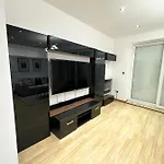 London Charm - Comfortable Room In Spacious House