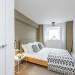 Beautiful And Charming Near Boxpark