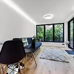 Charming Modern Chic Pad Summer House