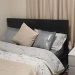 2 Bedroom Flat In Vauxhall, London