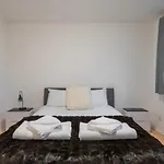1Bd Flat - Prime Location Surrey Quays