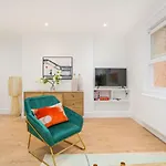 The London Secret, 1 Bed Flat With Patio - Zone 2