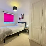 Private Double Room With Smart Tv In Greenwich