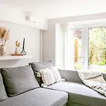 Garden Flat On Leafy Cator Estate In Blackheath