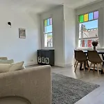 Bright And Stylish 2 Bedroom First Floor Flat