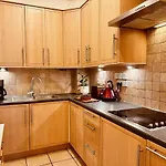Riverside Flat In Southwark