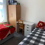 Double Bedroom Near The St James Street Rail Station