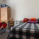 Double Bedroom Near The St James Street Rail Station