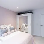 Luxury 2 Bed Apartment, Chelsea.