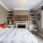 Modern Apartment Near Battersea Park