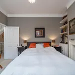 Modern Apartment Near Battersea Park