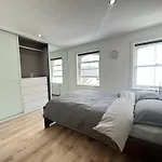 Full Apartment! Brick Lane!