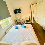 One Bed Studio Flat In Central London