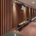 Riverside London Luxury Apartment - Pool, Gym, Sauna, Cinema, Bowling Alley And More!