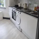 Modern 2 Bdr Apartment