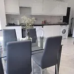 Modern 2 Bdr Apartment