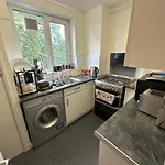 Cozy Room In Shared Home Near Canary Wharf