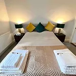 Spacious 2 Bed Apartment In The Heart Of Kensington