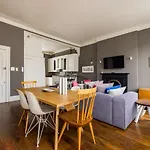 Stunning Notting Hill Apt, Beautiful Street