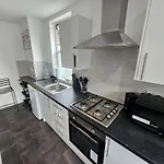 Double Bedrooms In Spacious And Modern Home