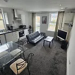 Double Bedrooms In Spacious And Modern Home