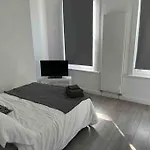 Entire 5 Bedroom Home With Garden - Sleeps 9