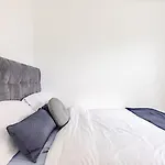 Lovely 3 Bedroom Flat In North London