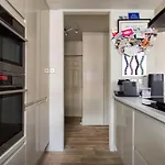 Stunning 1-Bed Apartment In London