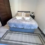 Flat 8 Near Westfield Centre, 1 Bedroom, 1 Bathroom Flat