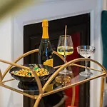 Funky Trendy Modern 3 Bed 3 Bath House In Dalston