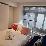 Lovely 1-Bed Apartment In London