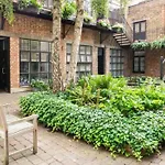 Cozy 2 Bedroom Flat - Sleeps 6