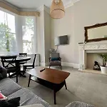 Wonderful Apartment In Earl\'S Court