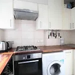 Wonderful Apartment In Earl\'S Court