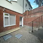 Two Bedroom House In Kilburn