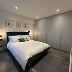 Two Bedroom House In Kilburn