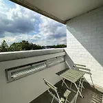 Lovely 3-Bed Apartment In London