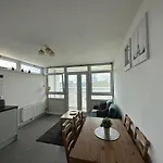 Lovely 3-Bed Apartment In London