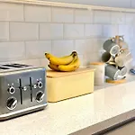 2Bdr Modern Apartment In Hammersmith West London