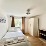 Canary Wharf Holiday Rooms