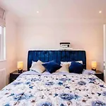 Whole House, Ensuite & Garden, 3 Bedrooms