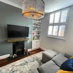 Whole House, Ensuite & Garden, 3 Bedrooms