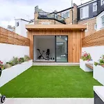 Whole House, Ensuite & Garden, 3 Bedrooms