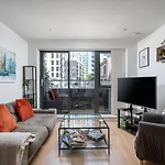 Wandsworth Deluxe Two-Bedroom Apartment