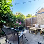 Splendid 2Br Wprivate Gdn, Fulham