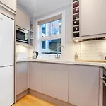 Splendid 2Br Wprivate Gdn, Fulham