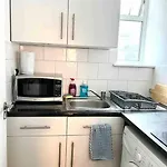 Spacious Studio Flat In Central London