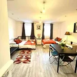 Spacious Studio Flat In Central London